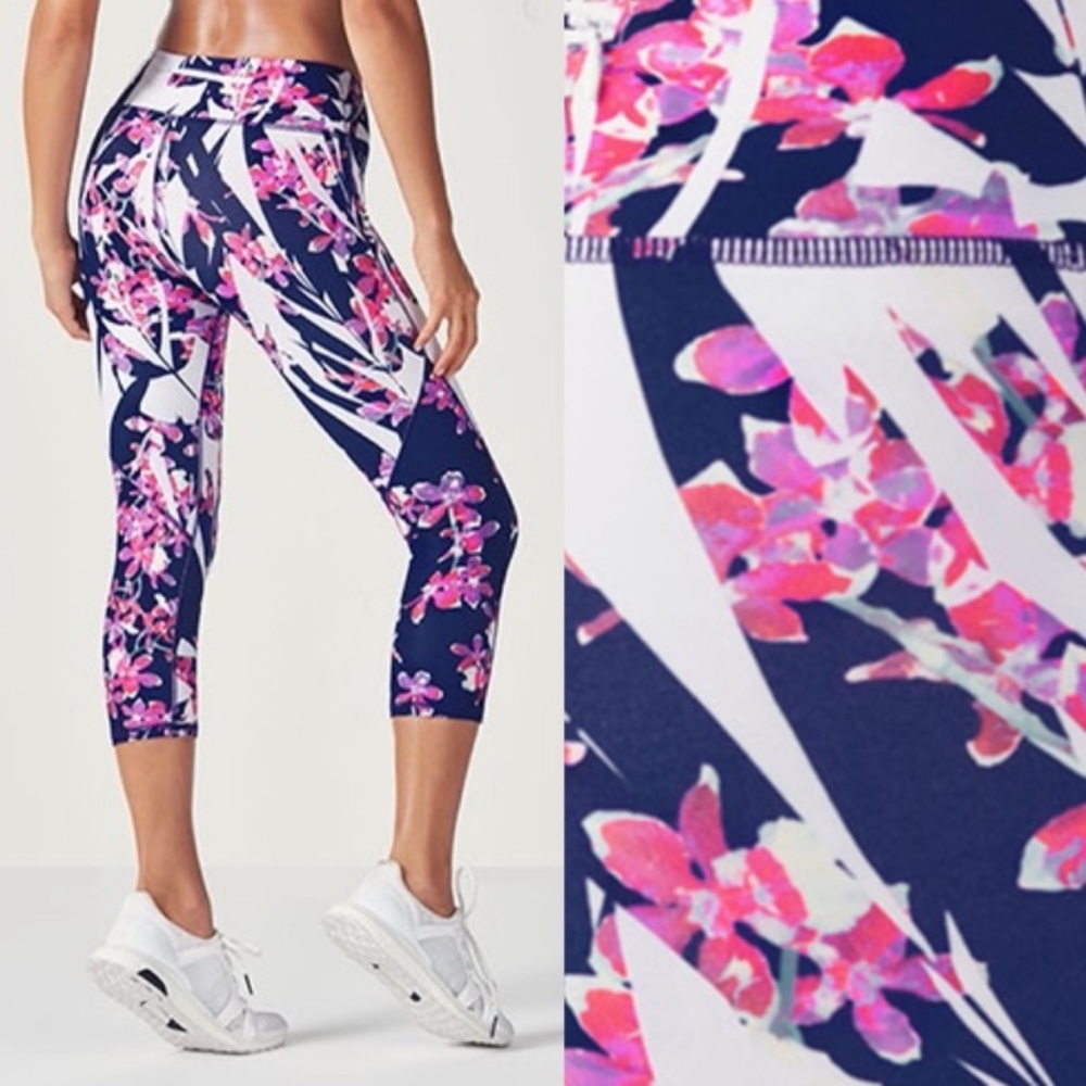 Fabletics Palm Blossom print capri leggings
